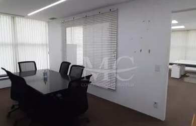 Imagem: O depósito possui 3 Vagas na garagem, 160m² de Área e está