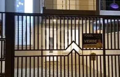 Imagem: A casa possui 3 Dormitórios, 3 Banheiros, 2 Vagas na garagem