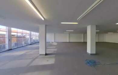 Imagem: O depósito possui 1.050m² de Área e está localizado em