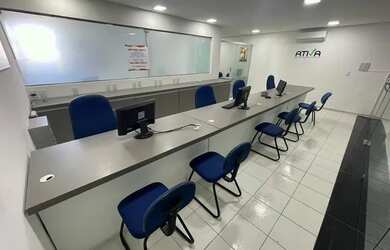 Imagem: O depósito possui 2 Vagas na garagem, 48m² de Área e está