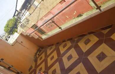 Imagem: A casa possui 4 Dormitórios, 2 Banheiros, 1 Vaga na garagem