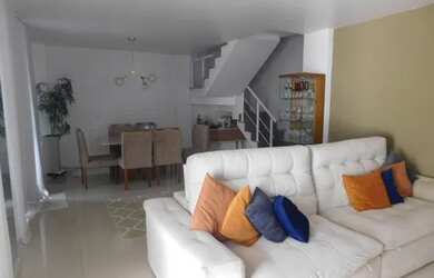 Imagem 13: Casa de condomínio para venda possui 220 metros quadrados com 4 quartos