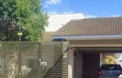 Imagem: A casa possui 3 Dormitórios, 3 Banheiros, 3 Vagas na garagem