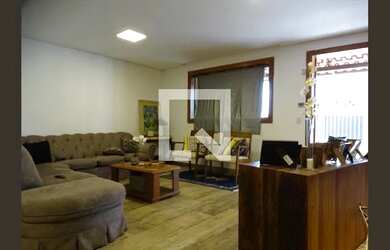 Imagem: A casa possui 3 Dormitórios, 4 Banheiros, 4 Vagas na garagem