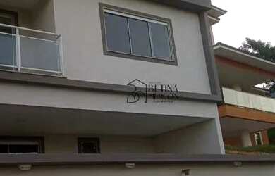 Imagem: A casa possui 3 Dormitórios, 3 Banheiros, 2 Vagas na garagem