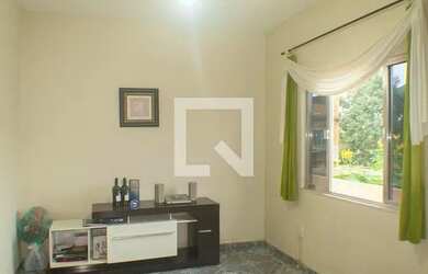 Imagem: A casa possui 2 Dormitórios, 2 Banheiros, 3 Vagas na garagem