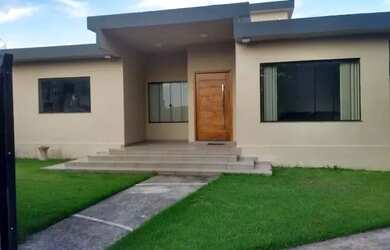 Imagem: A casa em condomínio possui 3 Dormitórios, 3 Banheiros, 159m²