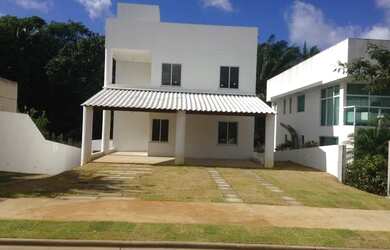 Imagem: A casa possui 3 Dormitórios, 4 Banheiros, 2 Vagas na garagem