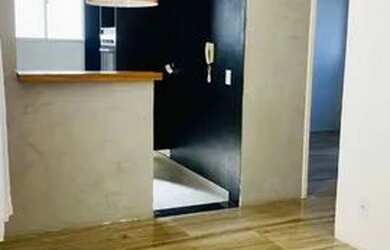 Imagem: O apartamento possui 2 Dormitórios, 1 Banheiro, 1 Vaga na garagem