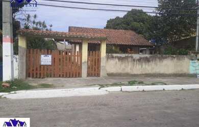 Imagem: A casa possui 2 Dormitórios, 1 Banheiro, 1 Vaga na garagem