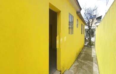 Imagem: A casa possui 2 Dormitórios, 1 Banheiro, 1 Vaga na garagem