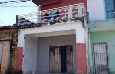 Imagem: A casa possui 3 Dormitórios, 2 Banheiros, 1 Vaga na garagem