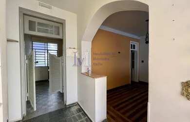 Imagem: A casa possui 5 Dormitórios, 2 Banheiros, 1 Vaga na garagem