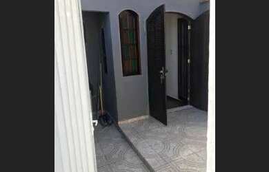 Imagem: A casa possui 1 Dormitório, 1 Banheiro e está localizado