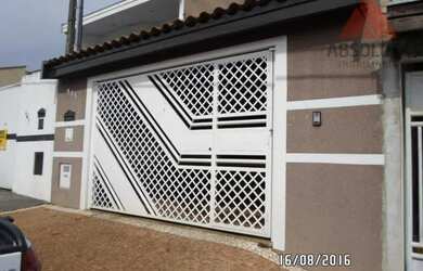 Imagem: A casa possui 3 Dormitórios, 1 Banheiro, 2 Vagas na garagem