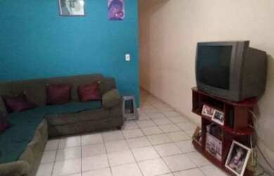 Imagem: A casa possui 2 Dormitórios, 2 Banheiros, 1 Vaga na garagem