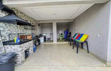 Imagem: A casa em condomínio possui 3 Dormitórios, 2 Banheiros, 2