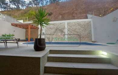 Imagem: A casa possui 4 Dormitórios, 5 Banheiros, 3 Vagas na garagem