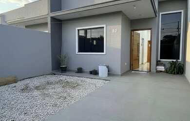 Imagem: A casa possui 3 Dormitórios, 2 Banheiros, 2 Vagas na garagem