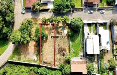 Imagem: O terreno possui 400m² de Área e está localizado em Village