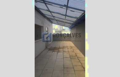 Imagem: O depósito possui 5 Vagas na garagem, 1.214m² de Área e