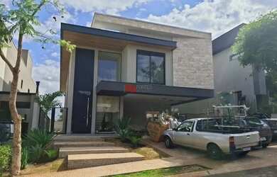 Imagem: A casa em condomínio e possui 5 Dormitórios, 5 Banheiros