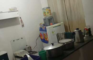 Imagem: O apartamento possui 2 Dormitórios, 1 Banheiro, 1 Vaga na garagem