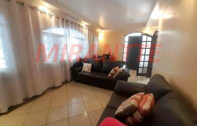 Imagem: A casa possui 3 Dormitórios, 3 Banheiros, 3 Vagas na garagem