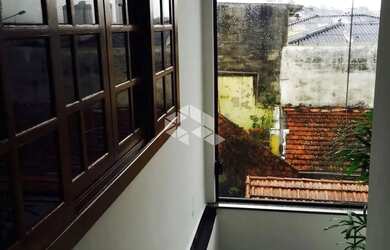 Imagem: O depósito possui 5 Vagas na garagem, 750m² de Área e está