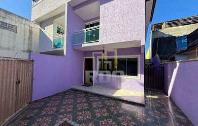 Imagem: A casa possui 3 Dormitórios, 1 Banheiro, 2 Vagas na garagem