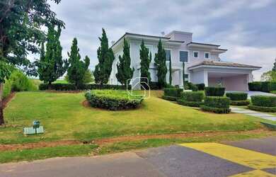 Imagem: A casa em condomínio possui 5 Dormitórios, 5 Banheiros, 5