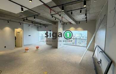 Imagem: O depósito possui 4 Vagas na garagem e 78m² de Área e está