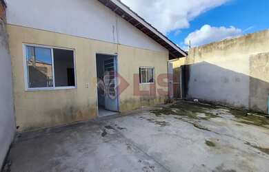 Imagem: A casa possui 2 Dormitórios, 1 Banheiro, 1 Vaga na garagem