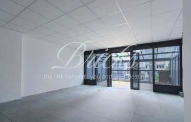 Imagem: O depósito à venda possui 1 Vaga na garagem e 83m² de Área