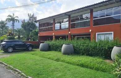 Imagem: A casa em condomínio possui 5 Dormitórios, 5 Banheiros, 5