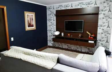 Imagem: A casa possui 2 Dormitórios, 2 Banheiros, 2 Vagas na garagem