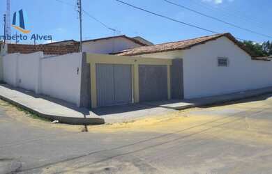 Imagem: A casa possui 3 Dormitórios, 3 Banheiros e 184m² de Área