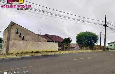 Imagem: A casa possui 2 Dormitórios, 1 Banheiro, 2 Vagas na garagem