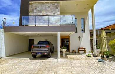 Imagem: A casa possui 4 Dormitórios, 3 Banheiros, 3 Vagas na garagem