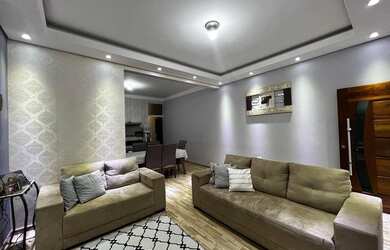 Imagem: A casa possui 2 Dormitórios, 2 Banheiros, 2 Vagas na garagem