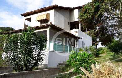 Imagem: A casa possui 3 Dormitórios, 2 Banheiros, 3 Vagas na garagem