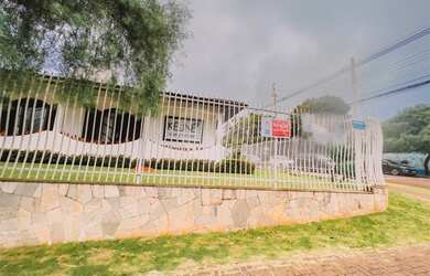 Imagem: A casa possui 1 Dormitório, 1 Banheiro, 5 Vagas na garagem