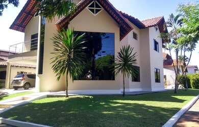 Imagem: A casa em condomínio possui 5 Dormitórios, 5 Banheiros, 2