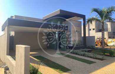 Imagem: A casa possui 3 Dormitórios, 4 Banheiros, 2 Vagas na garagem