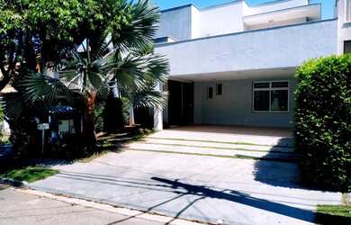 Imagem: A casa em condomínio possui 3 Dormitórios, 2 Banheiros, 4