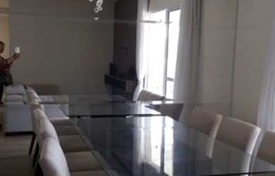 Imagem: O apartamento possui 3 Dormitórios, 1 Banheiro, 2 Vagas na