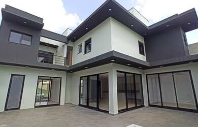 Imagem: A casa em condomínio possui 3 Dormitórios, 5 Banheiros, 4