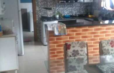 Imagem: A casa possui 2 Dormitórios, 1 Banheiro, 1 Vaga na garagem