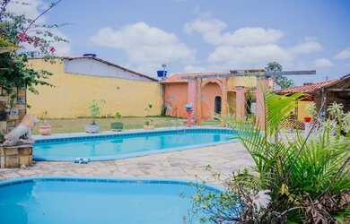 Imagem: A casa possui 3 Dormitórios, 3 Banheiros, 5 Vagas na garagem