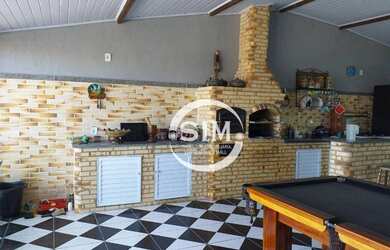 Imagem: A casa possui 3 Dormitórios, 2 Banheiros, 1 Vaga na garagem